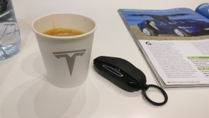 http://tykayn.fr/wp-content/uploads/2017/07/tesla_café-300x169.jpg